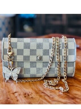 Louis Vuitton
2008 Damier Azur Pattern Sarah Wallet converted Crossbody